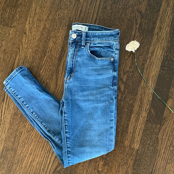 Abercrombie & Fitch. The Super Skinny Ankle. High Rise. Curve Love 25/0S. - Picture 6 of 6